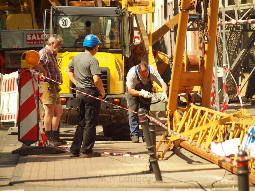 Baukran umgestuerzt Koeln Suelz Suelzguertel P203.JPG